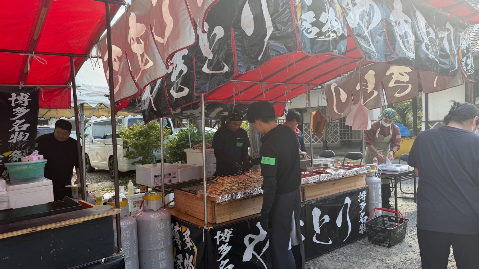 熊本県八代郡氷川町 炊き出し 焼き鳥提供の様子